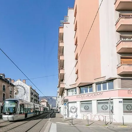 Proche Gare Et Gem: Equipe,wifi Fibre, Balcon Apartment