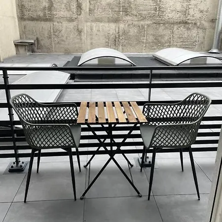 Proche Gare Et Gem: Equipe,wifi Fibre, Balcon Apartment